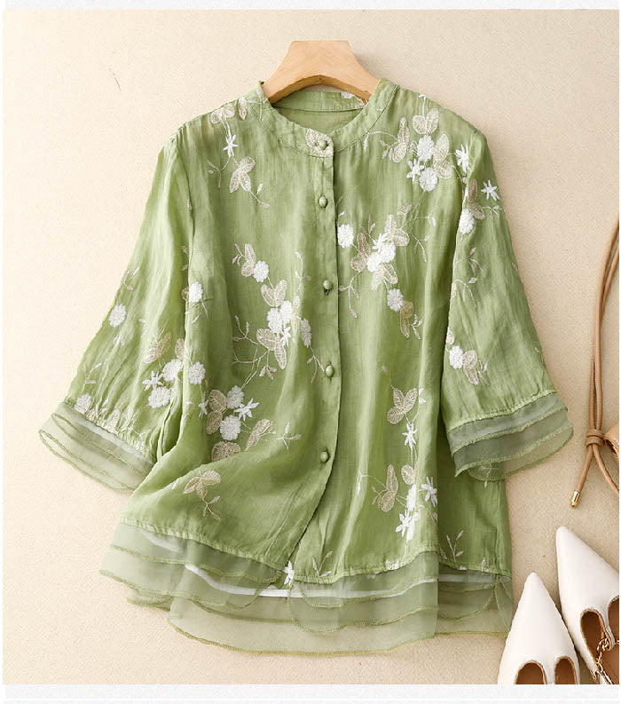 Juliana | Blouse with Floral Accents and Lightweight Fabric